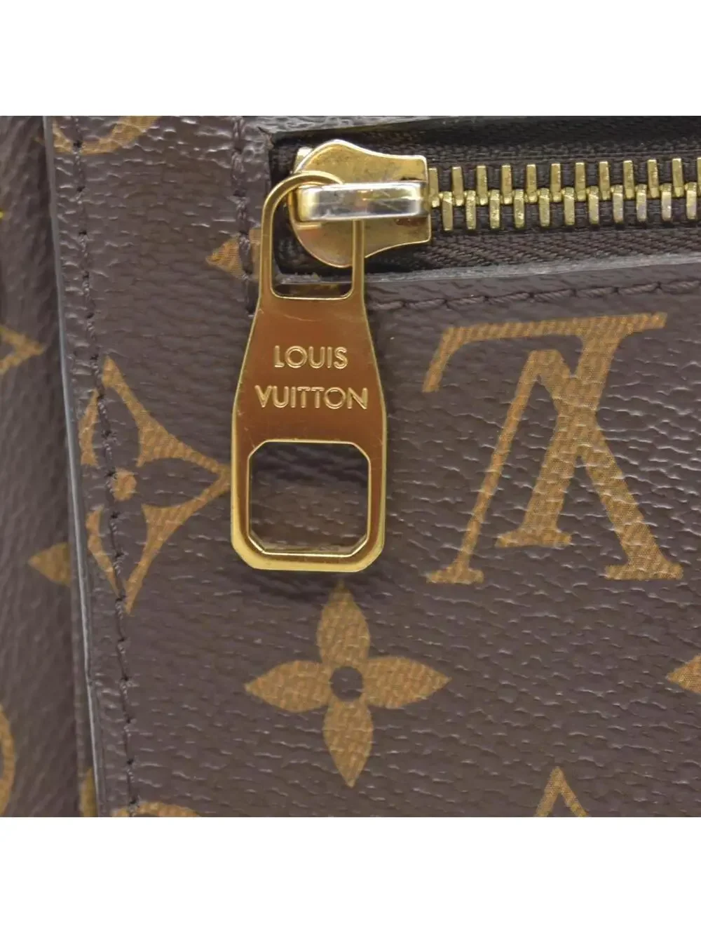 $2750 Louis Vuitton Monogram Pochette Metis PL1138